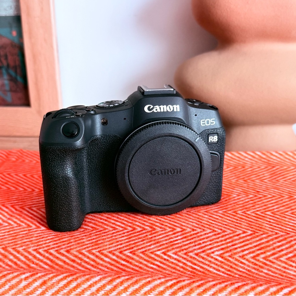 Camera Canon R8 (body)